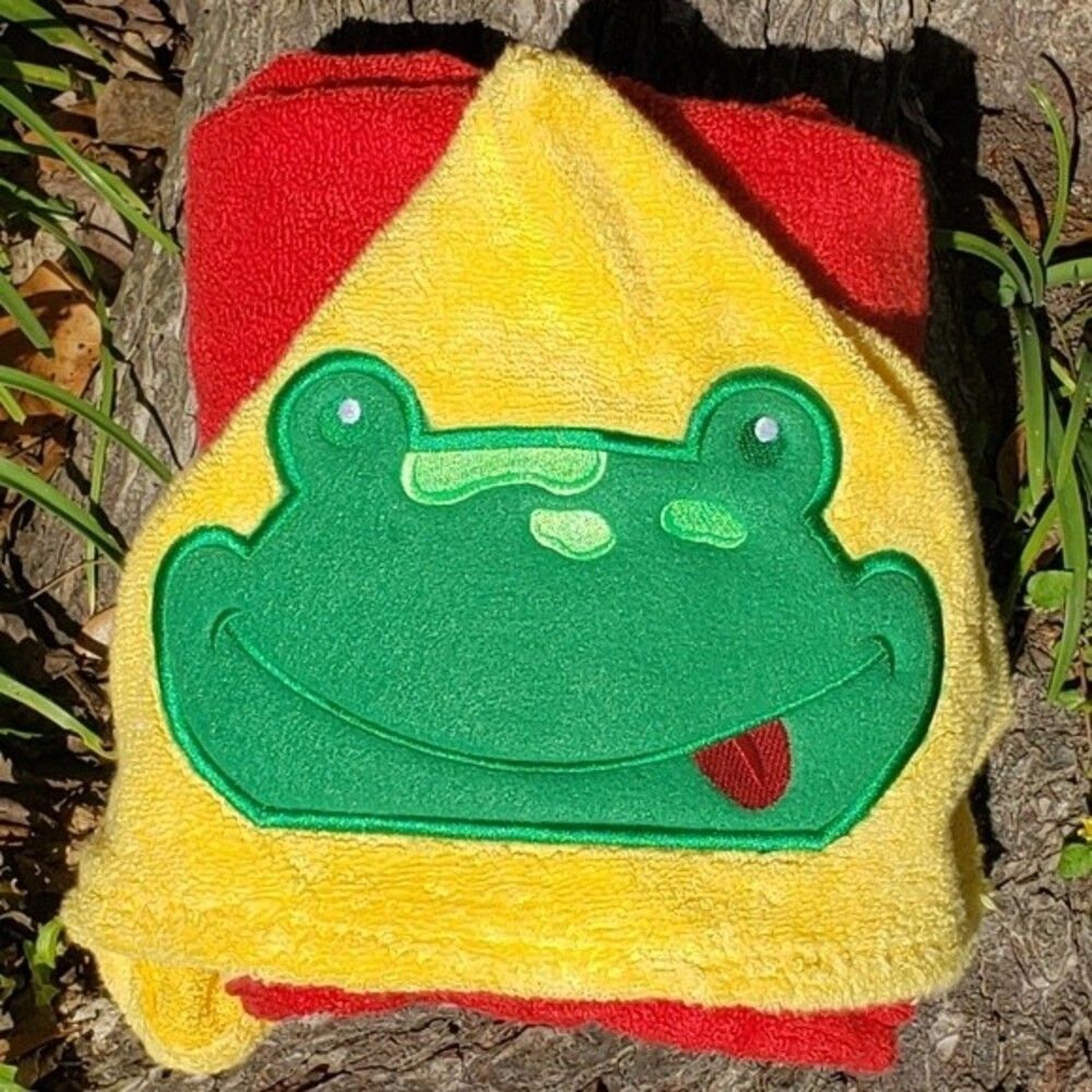 Frog Embroidered appliqued hooded towel brand new